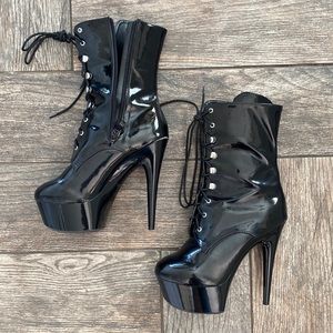 Ellie size 9 Black boot